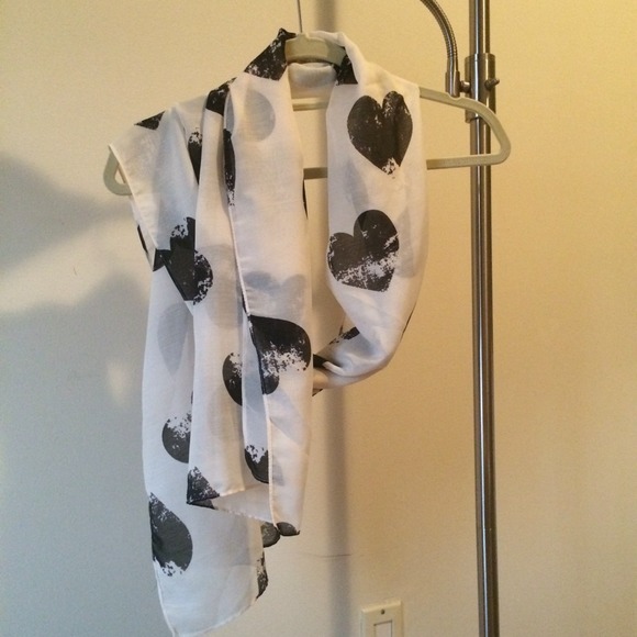 💫white sheer heart scarf💫buy 1 for 8$ /2 for 13$ - Picture 3 of 3